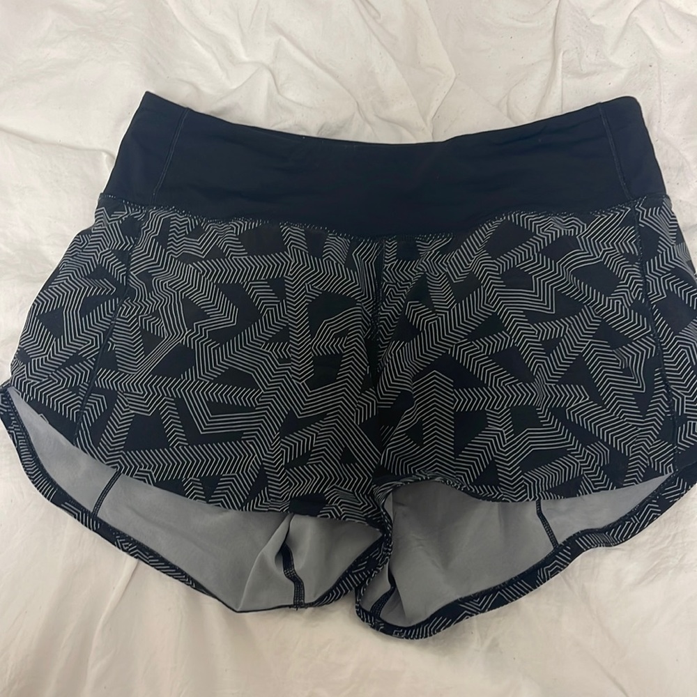 Lululemon printed shorts perfect condition